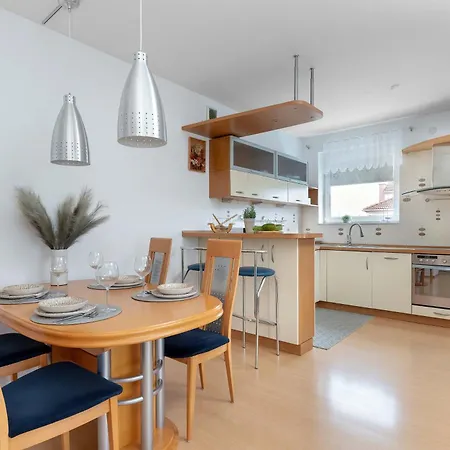 Przytulny Z Balkonem I Miejscem Do Pracy By Renters 아파트 *