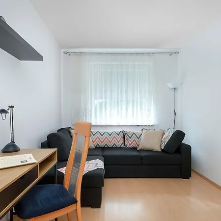 Przytulny Z Balkonem I Miejscem Do Pracy By Renters Apartamento