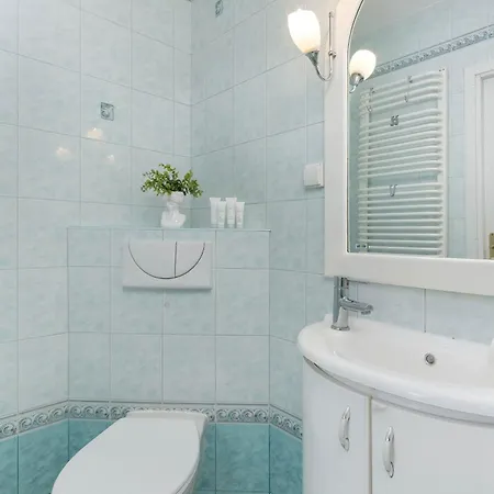 Apartamento Przytulny Z Balkonem I Miejscem Do Pracy By Renters *